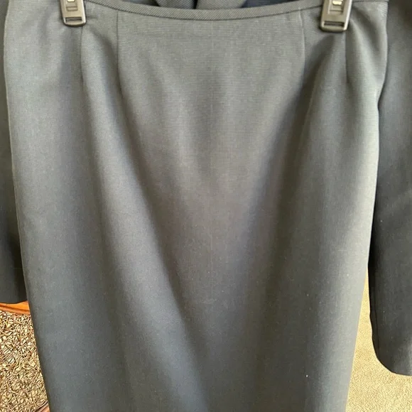 2 piece suit - Picture 9 of 10